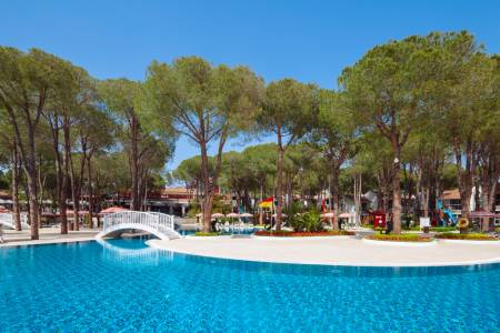 SELECTUM LUXURY RESORT Pools & Beach